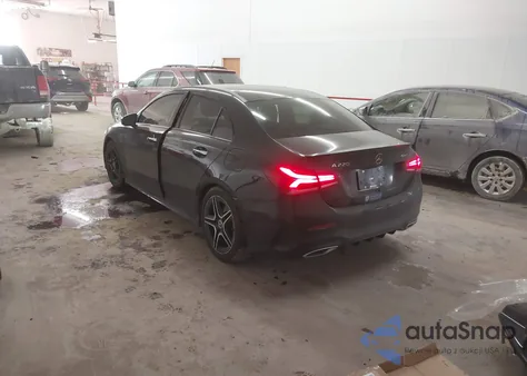 2019 Mercedes-Benz A 220 4Matic из США, поврежденный, VIN WDD3G4FBXKW019444